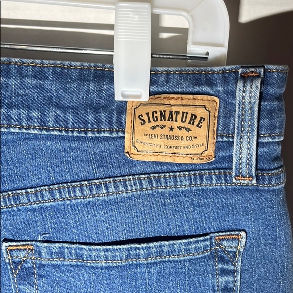 Levi's Blue Denim jean shorts - Picture 3 of 5